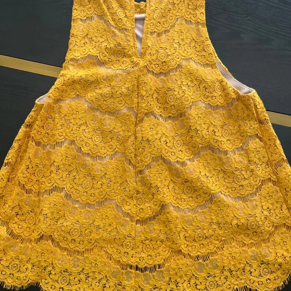 Love Fire Lace Tank with Small Stand Up Collar - Size S/P - Mustard Yell… - Picture 9 of 12
